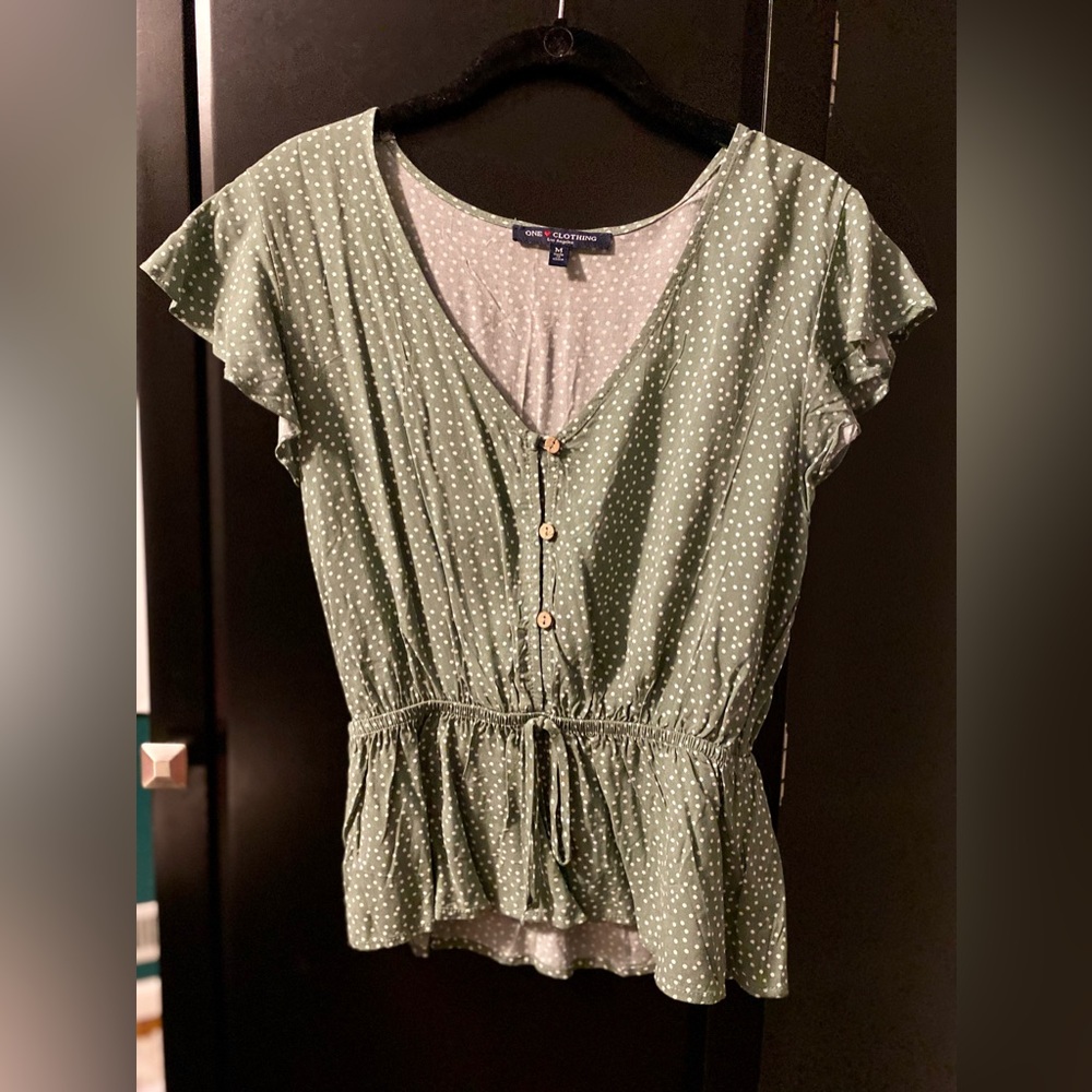 Flutter sleeve top